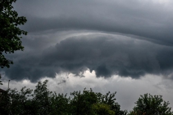 Татарстанцев предупредили о граде, сильном ветре и грозе 27 июля